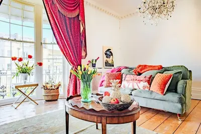 Image de Beautiful 5 Bedroom Regency House \/ Pets Welcome