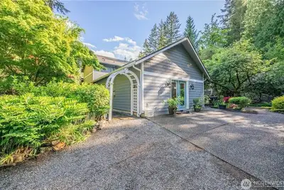 Image de Serene Wooded Retreat in Woodinville