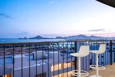 Image de CuatroVientos Penthouse Arch View/ Transportation