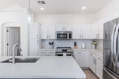 Image de Luxury And Location! 2-bedroom 2-Bath Condo in Charming Chandler.