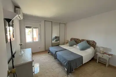 Image de Bel appartement de 2 chambres près de la plage