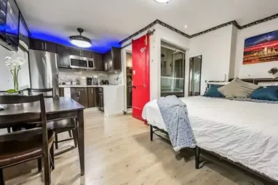 Image de New Condo: Only Steps to Fremont