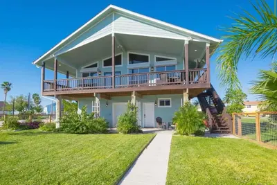 Image de Coastal Oasis- Four Bedroom Waterfront Haven