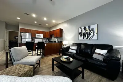 Image de Charming 2br Townhome w/ Garage + Modern Comforts
