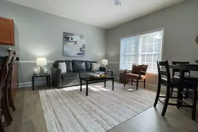 Image de Trendy 2br Haven w/ Garage & Top Amenities