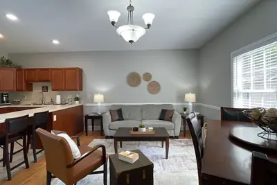Image de Elegant 2br | Modern Amenities & Convenient Flair