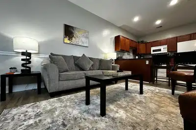 Image de Modern 2br Townhome with Garage & Amenities!