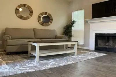 Image de Stockbridge Modern Home w/ Master on Main