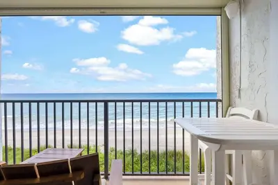 Image de Remodeled Oceanfront 2 Bedroom condo Dog Friendly