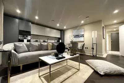 Image de Sophisticated 1br, 1 Ba Chigwell Designer Flat