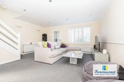 Image de Bournecoast: Three Bedroom Family Home with Parking/Garden in Mudeford - Hb9617