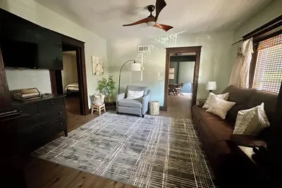 Image de Cozy Cottage close to downtown Smithville