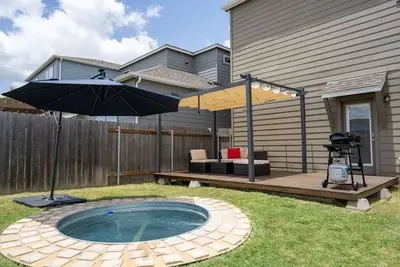 Image de North Austin Home Close to Many Attractions