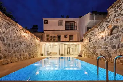 Image de Villa Hüs-Villa with private pool and sea view in a central location
