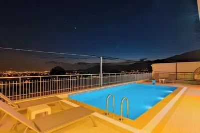 Villa Meko -Luxurious conservative villa with view