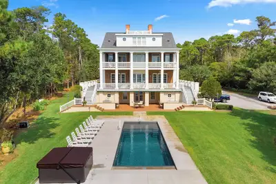 Image de Southern Splendor Luxury home, 5 acres, private pool & hot tub, boat dock