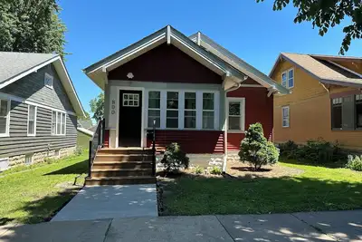 Image de 3-bedroom house, recently remodeled near downtown Saint Paul. Close to airport.