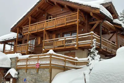 Image de Appartement privé dans chalet proche des cimes, départ et retour ski aux pieds