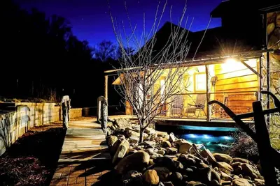 Image de Starfire Cabin Home (Historic Sweetwater Retreat)