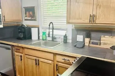 Image de 3br 2Bath Oasis in the Woods
