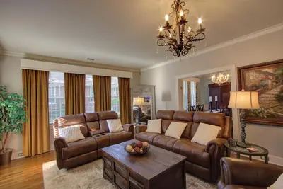 Image de Walnut Manor - Be Our Guest – Ideal for Business Professionals and Families.