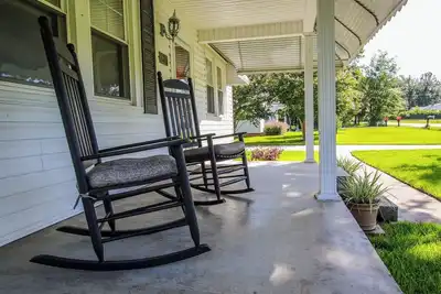 Image de Miss Audrey’s House is a charming cottage in the heart of historic Richmond Hill