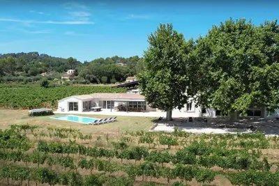 Image de Une Nuit au Cœur d'un Vignoble Provençal + Piscine