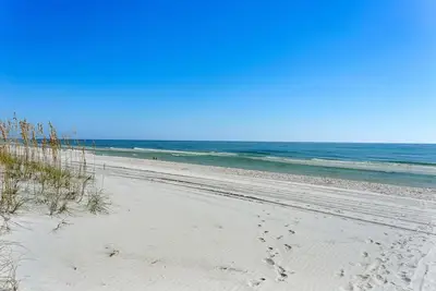 Image de The Beach Nook - Emerald Dolphin 620