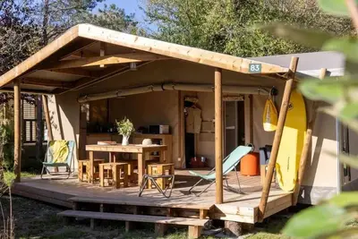 Image de Cabane 4 étoiles - Piscine  - cbgcb0c