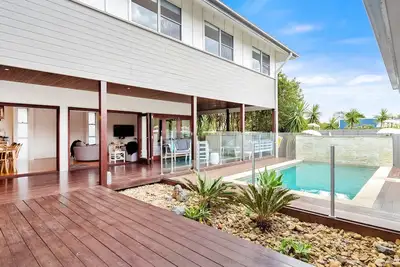 Image de Cottonwood Beach House - Grand outdoor area with pool, cabana, and light-filled space