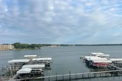 Image de Luxury Lakefront Condo at Bridges Bay Stillwater Building!