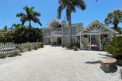 Image de Family vacation on Ami w/pool 4br, 2. 5ba, 8 guests