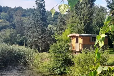 Image de Roulotte écologique en pleine nature dans un écolieu Bourgogne