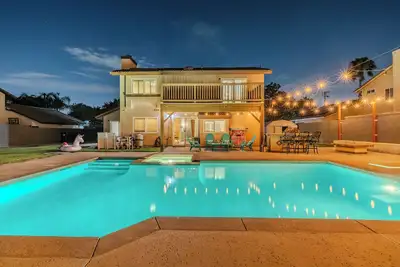 Image de Spacious Family Pool Home/ 4br/ King Bed Suite/Arcade Games/Billiard Table/Slp12