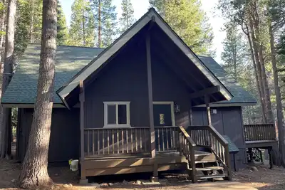 Image de Tidy Truckee Cabin - Tahoe Donner Rec, Trails, Lake, Ski - Family Friendly