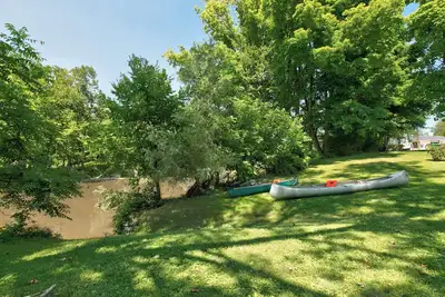 Image de Private access Riverbend Retreat, fishing, canoes, wildlife, & swinging bridge