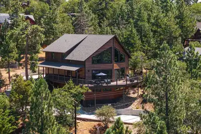 Image de Mountain View Chalet, Amazing 6 bedroom home, recently builded!