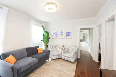 Image de Broadway Hideaway:  Newly Renovated 3 Bed Unit- Broadway neighborhood- Newport