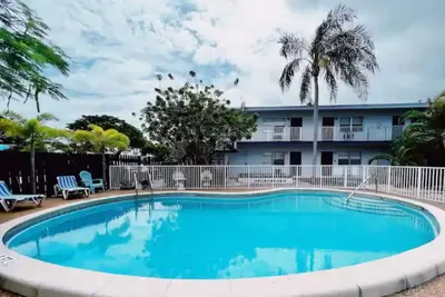 Image de Chic and Spacious 1-Bedroom Apt w/ Pool/Parking Near the Beach & Las Olas