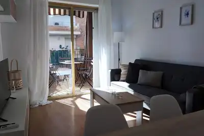 Image de Appartement 'Superbe Appartement 4 Minutes Pied' avec balcon, Wi-Fi et climatisation