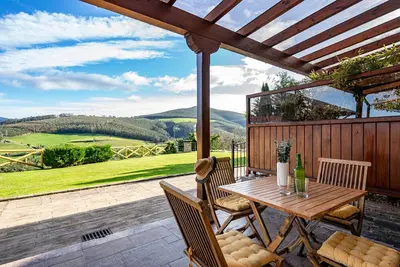 Image de Appartement 'L De Alborada Del Eo' avec vue sur la montagne, terrasse privée et Wi-Fi