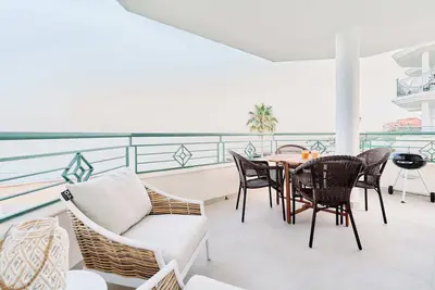 Image de Appartement 'First Line Oasis Td05' avec vue sur mer, Wi-Fi et climatisation