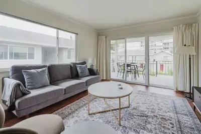 Image de Stylish Palo Alto 2br w/ Balcony, Courtyard & W/D