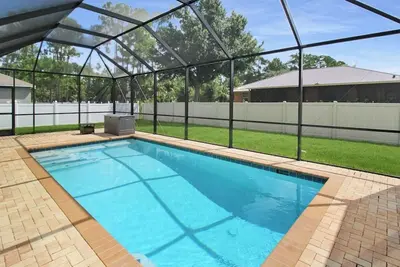 Image de Private Salt Water Pool Home in North Port - La Vida Loca