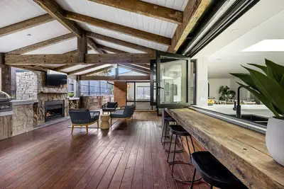 Image de Paradise on the Peninsula-1pm Checkout on Sundays*