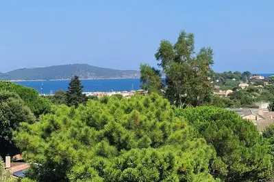 Image de Appartement 3 pièces de 63 M2 avec grande terrasse vue mer. Plage à 900 mètres