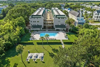 Image de Beachfront Condo | Pet Friendly | Pool | Kids Bikes | Beach Gear | Elevator | Covered Parking