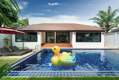 Image de 2 bed rooms luxury villa, huge pool. \n4 minutes from Nai Harn beach,