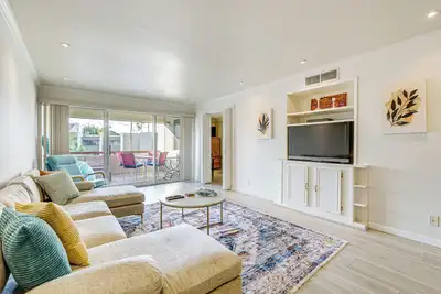 Walkable Scottsdale Condo w/ Pool Access!