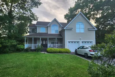 Image de Spacious 4br house Ronkonkoma, Ny. Central Ac, WiFi. . . heated pool, many extras